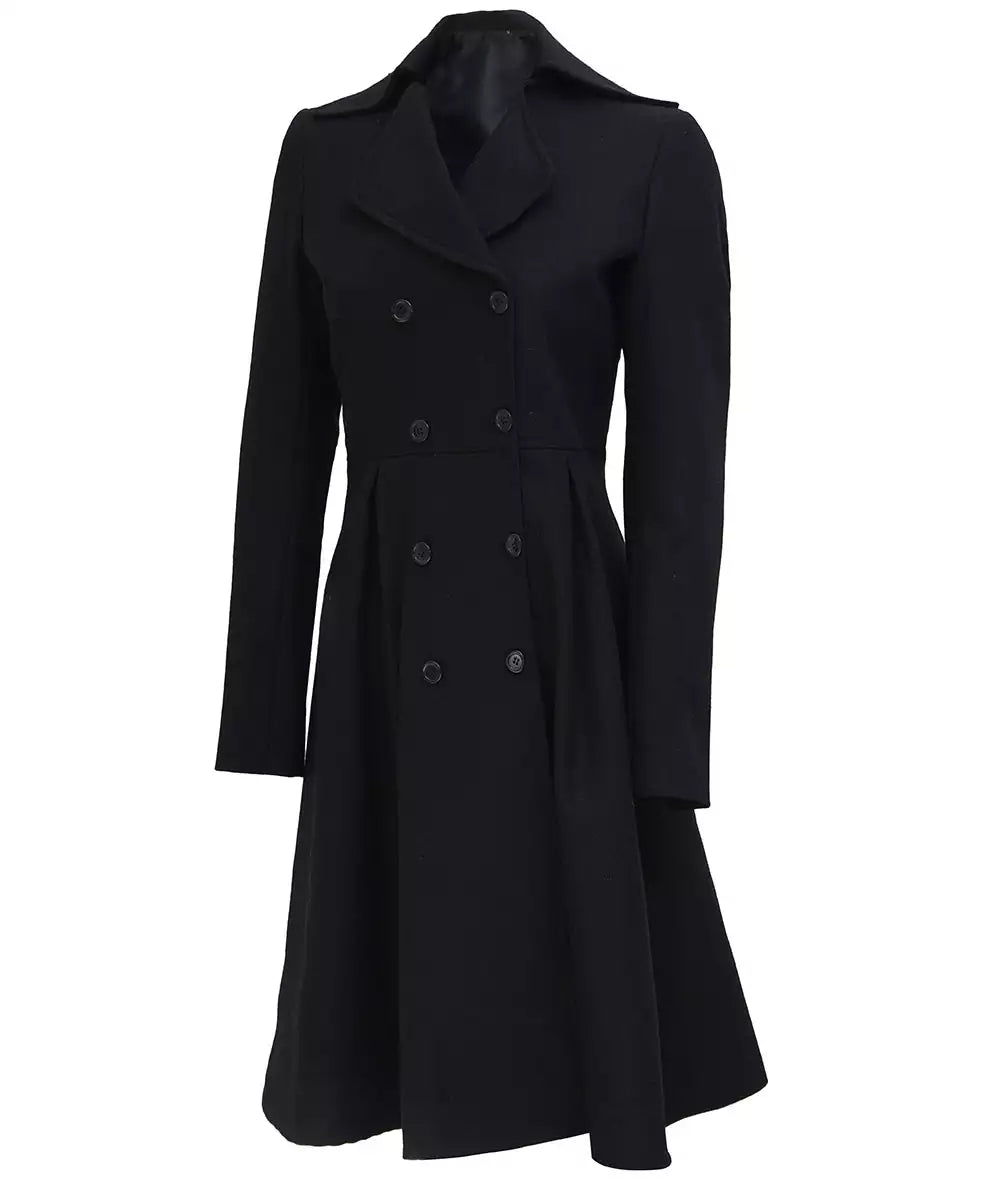 Elegant women’s black trench coat with wide lapel collar and slim-fit design